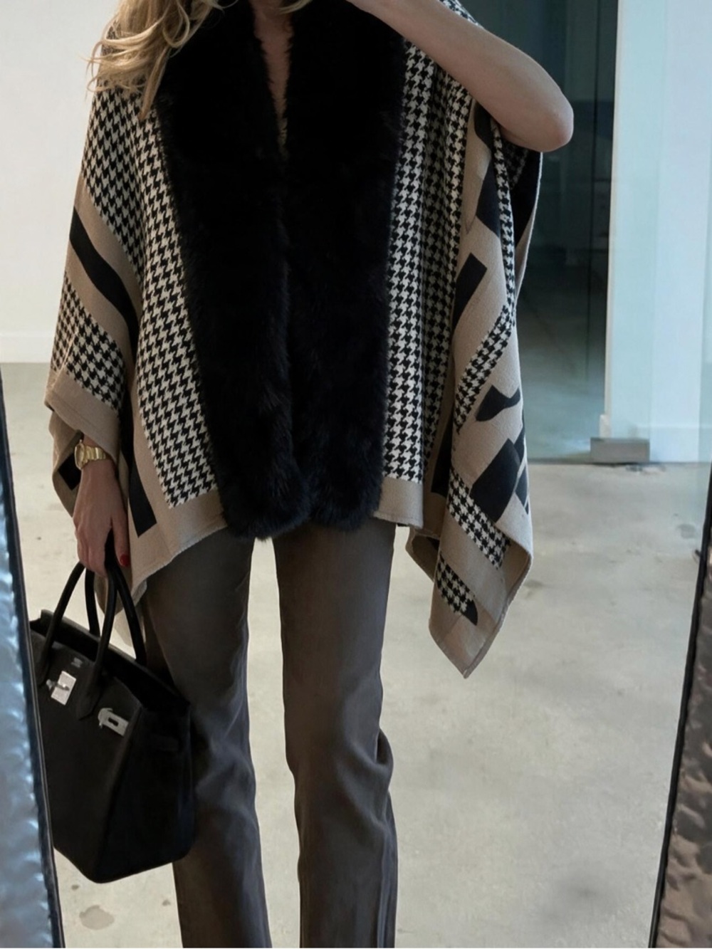 Nwt La Fiorentina Houndstooth Wrap with Black Fur Accent